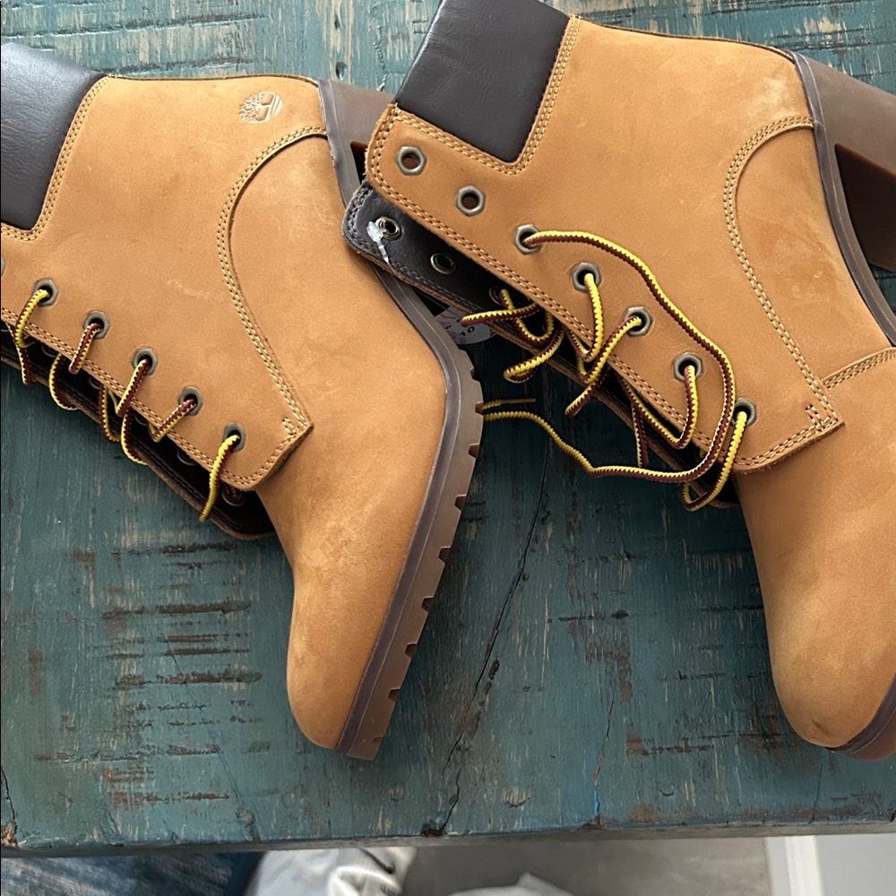 Timberland Women's Heeled Boots (no box) minor scuffing shown original $152 - Picture 8 of 10
